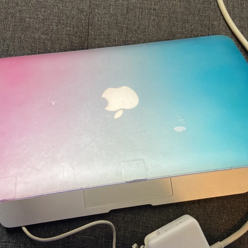 Apple MacBook Air (11-inch, Mid 2012) 1.7 GHz Intel Core i5 4 GV Laptop Silver